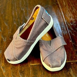 Tiny Alpargata Canvas Toms